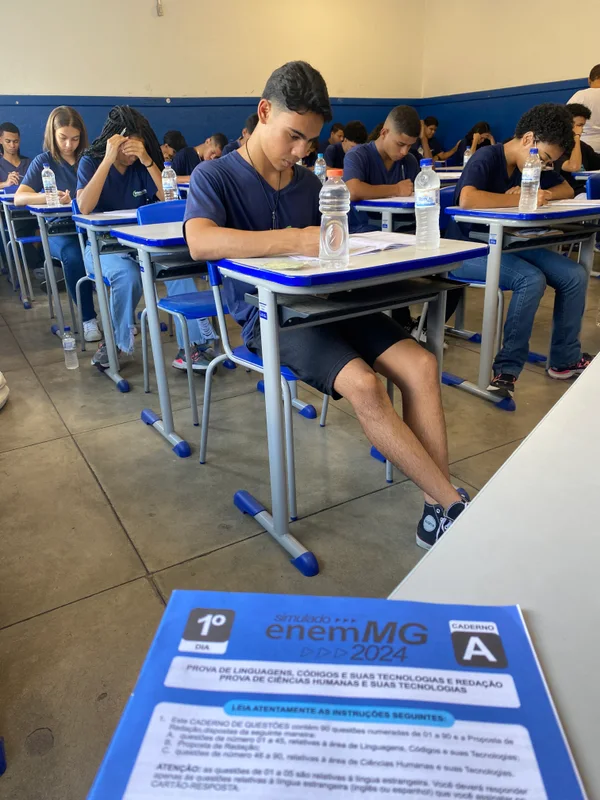 Governo de Minas aplica simulado do Enem para preparar estudantes