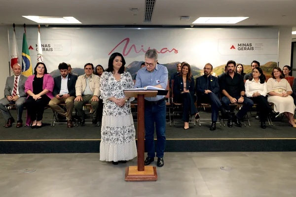 Posse da secretária Alê Portela