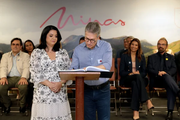 Posse da secretária Alê Portela