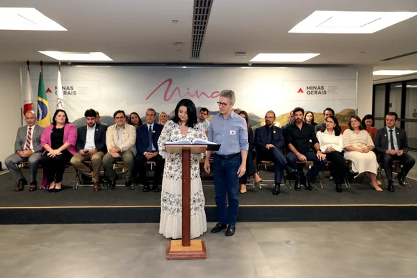 Posse da secretária Alê Portela
