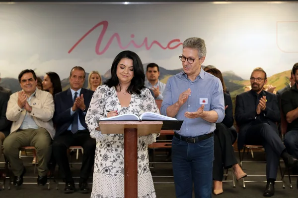 Posse da secretária Alê Portela