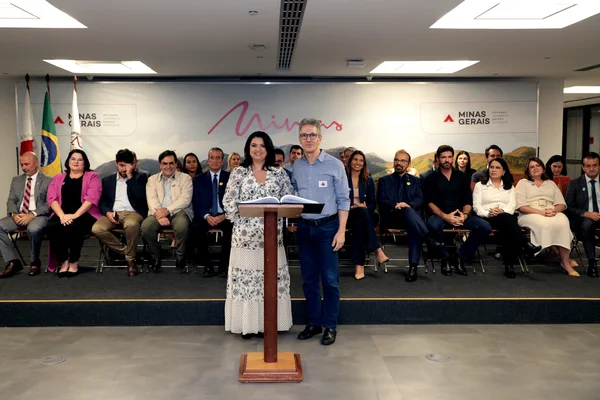 Posse da secretária Alê Portela