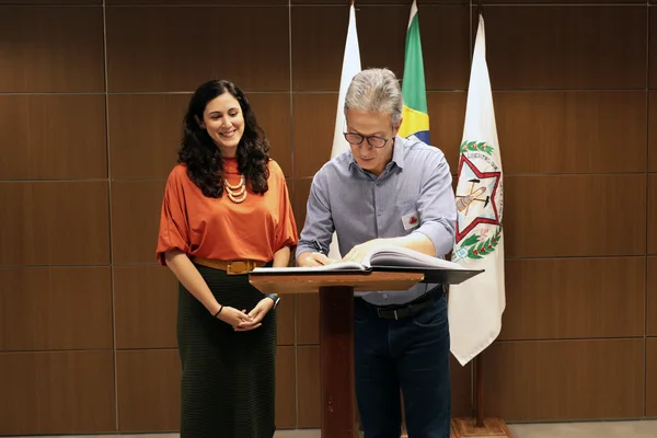 Posse da secretária Camila Neves