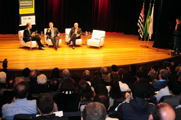 Anastasia durante abertura do primeiro ciclo de palestras Lideranças inovadoras na Gestão Pública