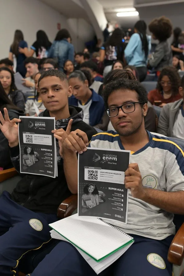 Estudantes do ensino médio da rede estadual de Minas participam de super aula preparatória para o Enem 2024