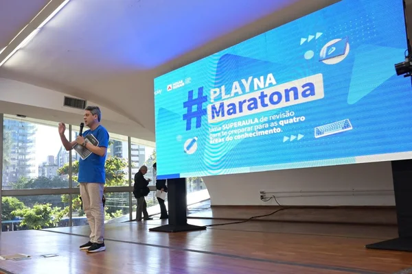 Estudantes do ensino médio da rede estadual de Minas participam de super aula preparatória para o Enem 2024