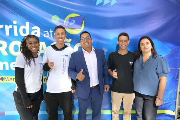 Estudantes do ensino médio da rede estadual de Minas participam de super aula preparatória para o Enem 2024