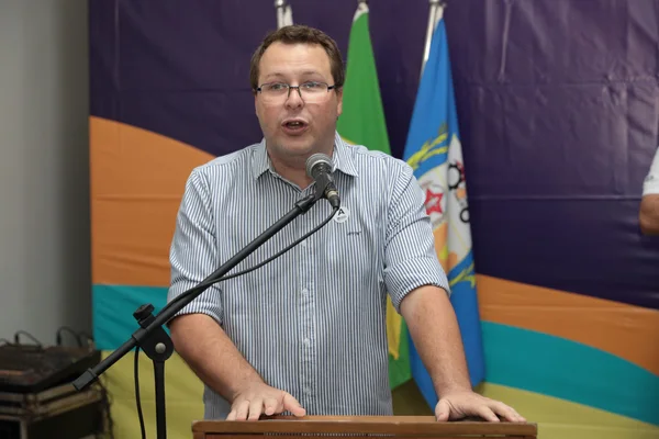 Governador vistoria construção de nova Unidade Básica de Saúde em Araporã