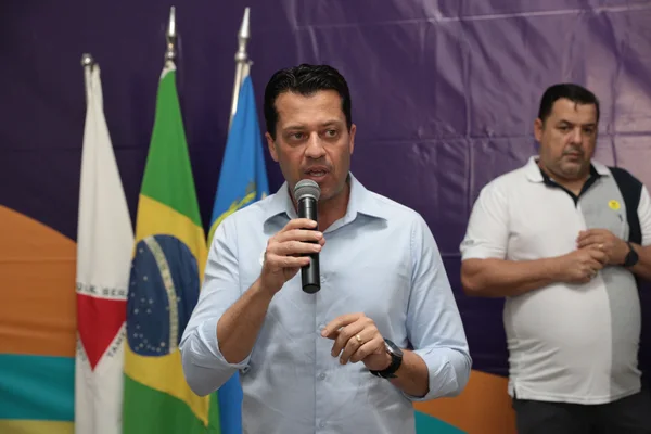 Governador vistoria construção de nova Unidade Básica de Saúde em Araporã