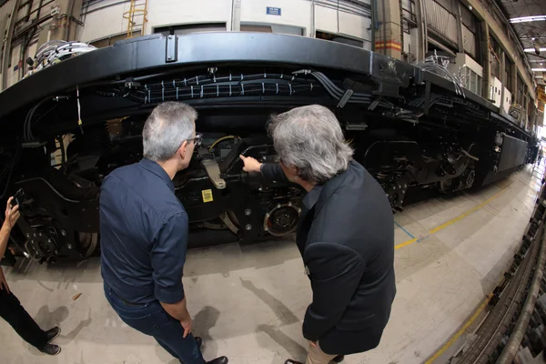 Governo de Minas acompanha entrega de novas locomotivas que vão atuar no sistema ferroviário do estado