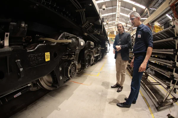 Governo de Minas acompanha entrega de novas locomotivas que vão atuar no sistema ferroviário do estado