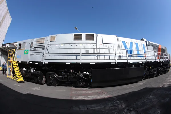 Governo de Minas acompanha entrega de novas locomotivas que vão atuar no sistema ferroviário do estado