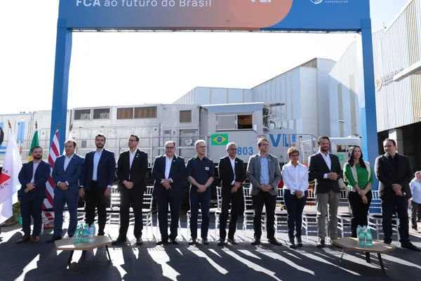 Governo de Minas acompanha entrega de novas locomotivas que vão atuar no sistema ferroviário do estado
