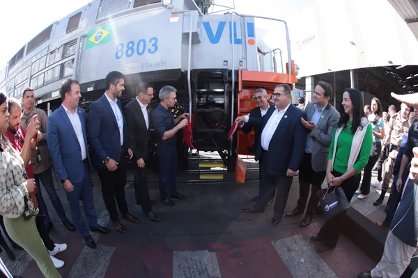 Governo de Minas acompanha entrega de novas locomotivas que vão atuar no sistema ferroviário do estado