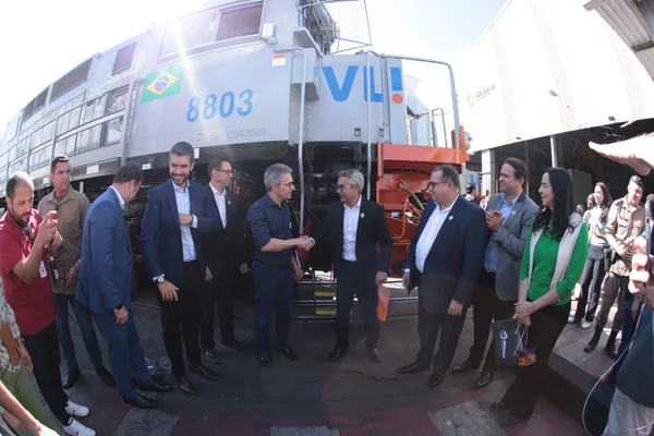 Governo de Minas acompanha entrega de novas locomotivas que vão atuar no sistema ferroviário do estado
