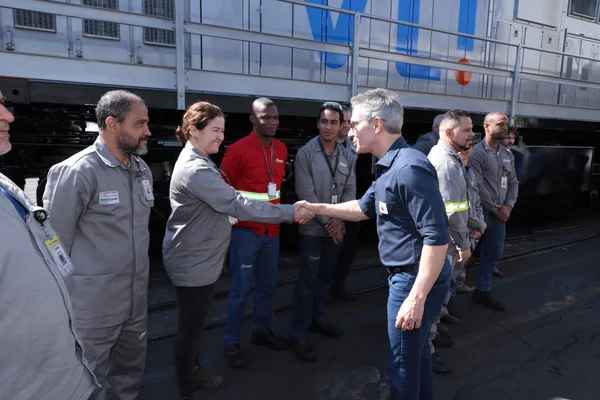 Governo de Minas acompanha entrega de novas locomotivas que vão atuar no sistema ferroviário do estado