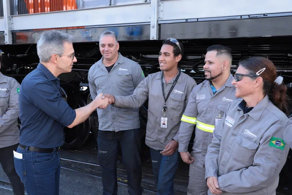Governo de Minas acompanha entrega de novas locomotivas que vão atuar no sistema ferroviário do estado