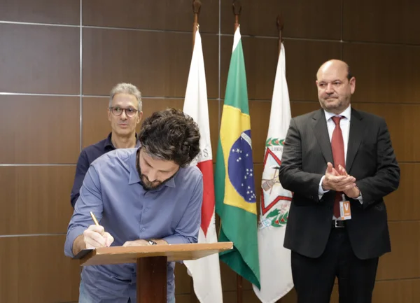 Governo de Minas e Defensoria Pública da União firmam acordo em defesa de pessoas com doenças raras