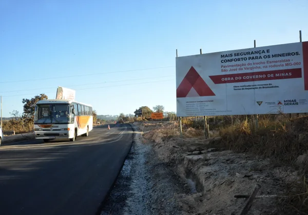 Governador vistoria obras de pavimentação da MG-060 em Esmeraldas