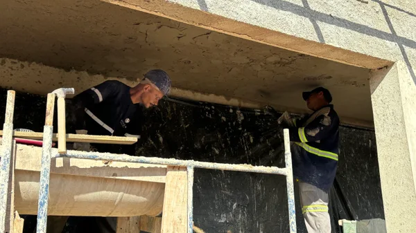 Vice-governador vistoria obras de escola estadual em Maripá de Minas