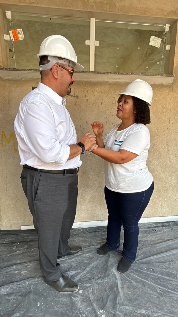 Vice-governador vistoria obras de escola estadual em Maripá de Minas