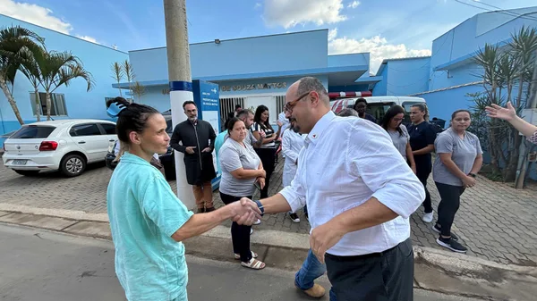 Vice-governador vistoria obras de escola estadual em Maripá de Minas