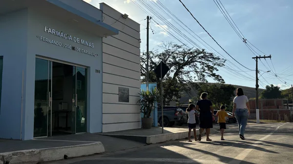 Vice-governador vistoria obras de escola estadual em Maripá de Minas
