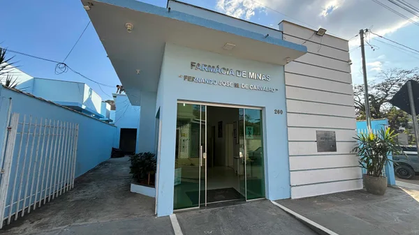 Vice-governador vistoria obras de escola estadual em Maripá de Minas