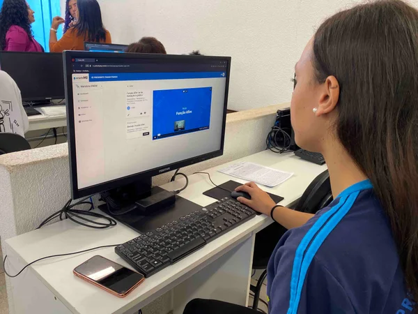 Governo de Minas aplica Inteligência Artificial na correção de redações e fortalece preparação de estudantes da rede pública para o Enem 