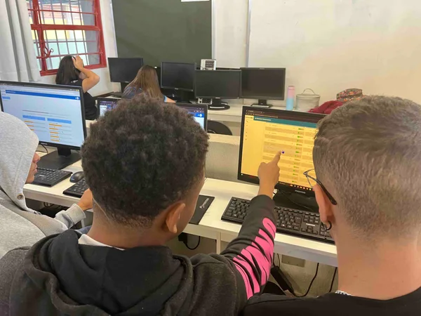 Governo de Minas aplica Inteligência Artificial na correção de redações e fortalece preparação de estudantes da rede pública para o Enem 