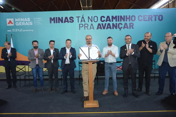 Governo de Minas assina contrato de concessão da Serraria Souza Pinto