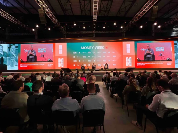 Governador apresenta resultados da gestão implantada em Minas no maior evento de empreendedorismo do Brasil