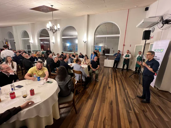 Governador apresenta resultados da gestão implantada em Minas no maior evento de empreendedorismo do Brasil