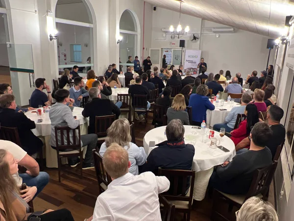 Governador apresenta resultados da gestão implantada em Minas no maior evento de empreendedorismo do Brasil