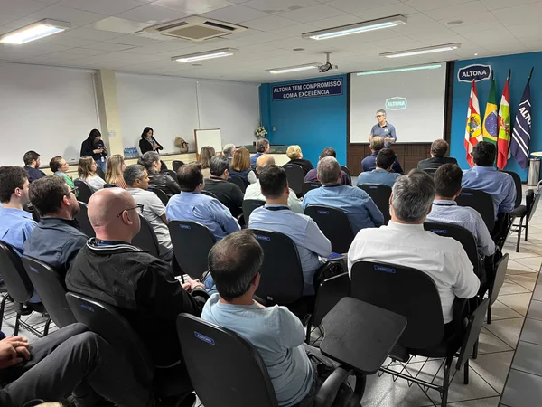 Governador apresenta resultados da gestão implantada em Minas no maior evento de empreendedorismo do Brasil