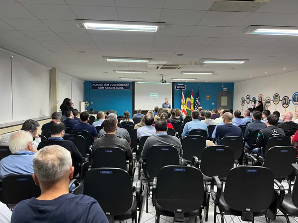 Governador apresenta resultados da gestão implantada em Minas no maior evento de empreendedorismo do Brasil