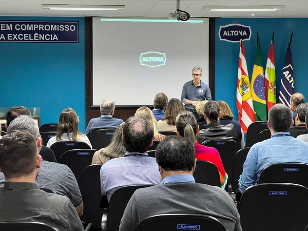 Governador apresenta resultados da gestão implantada em Minas no maior evento de empreendedorismo do Brasil