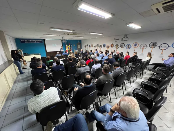 Governador apresenta resultados da gestão implantada em Minas no maior evento de empreendedorismo do Brasil