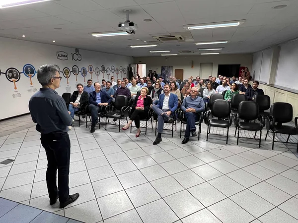 Governador apresenta resultados da gestão implantada em Minas no maior evento de empreendedorismo do Brasil