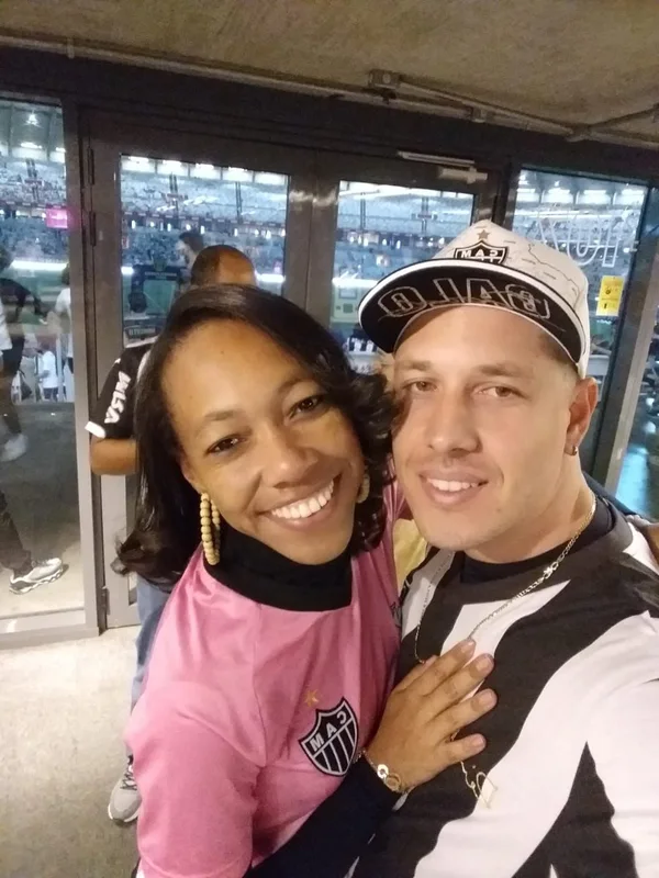 O casal Carolina e Bruno se conheceu no Mineirão