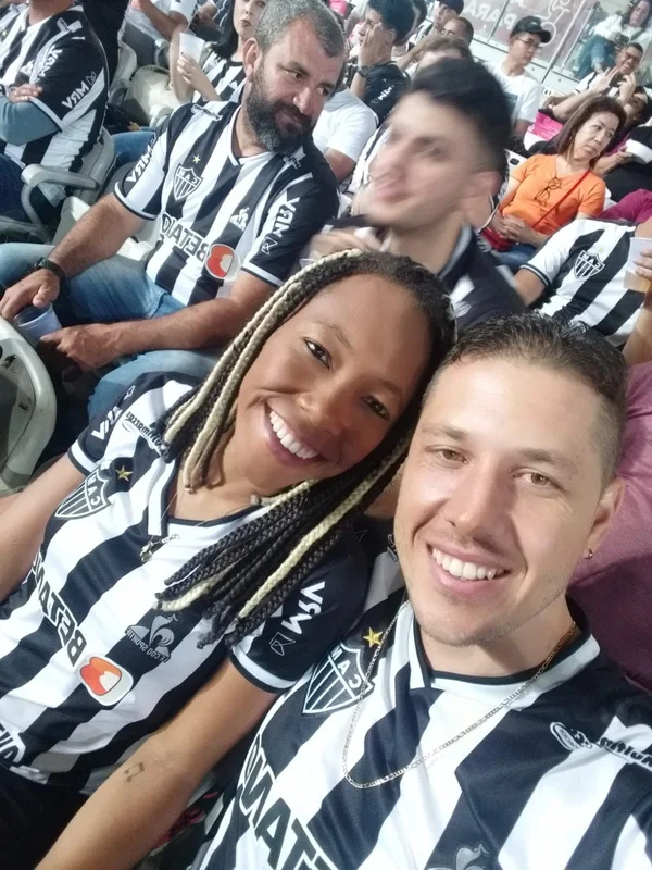 O casal Carolina e Bruno se conheceu no Mineirão