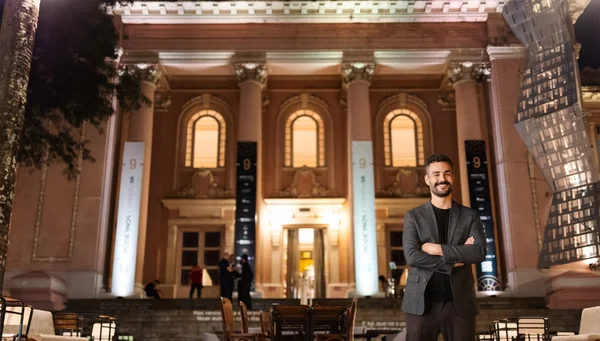O arquiteto Henrique Hoffman voltou ao Iemg, onde concluiu o ensino, para expor na mostra Modernos Eternos