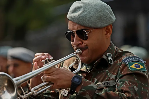Governador acompanha desfile cívico-militar de 7 de setembro da capital mineira