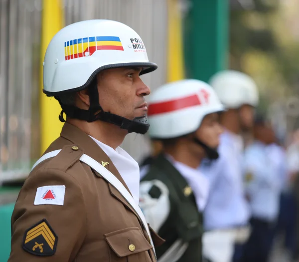 Governador acompanha desfile cívico-militar de 7 de setembro da capital mineira