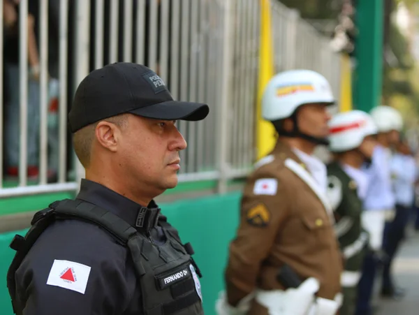 Governador acompanha desfile cívico-militar de 7 de setembro da capital mineira