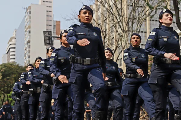 Governador acompanha desfile cívico-militar de 7 de setembro da capital mineira