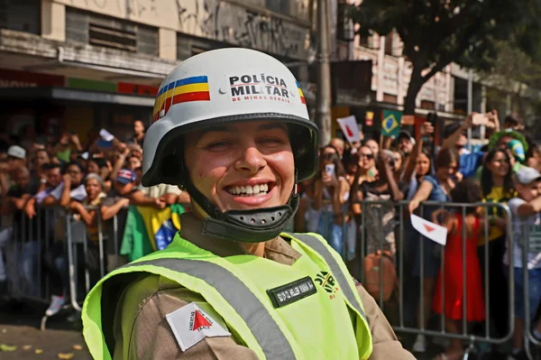 Governador acompanha desfile cívico-militar de 7 de setembro da capital mineira