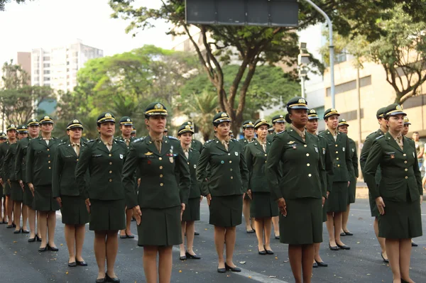 Governador acompanha desfile cívico-militar de 7 de setembro da capital mineira