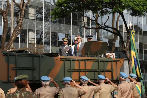 Governador acompanha desfile cívico-militar de 7 de setembro da capital mineira