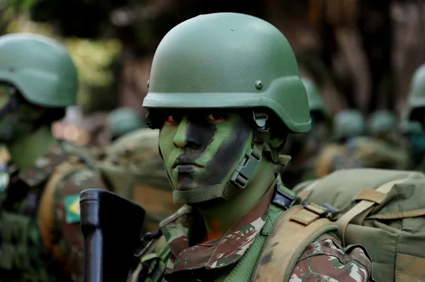 Governador acompanha desfile cívico-militar de 7 de setembro da capital mineira